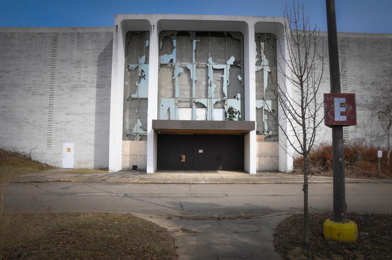 Illustration for article titled This Abandoned Wasteland Was Once America's Largest Mall